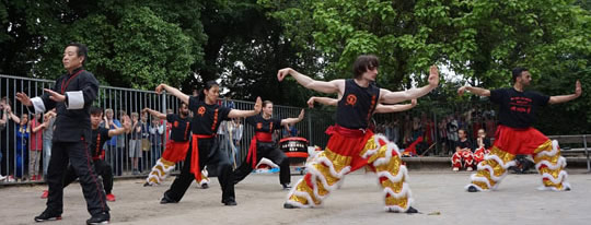 Leeuwendans Kung Fu demo & Kung Fu workshop voor 600 kinderen Montessoribasisschool De Elzen te Tilburg